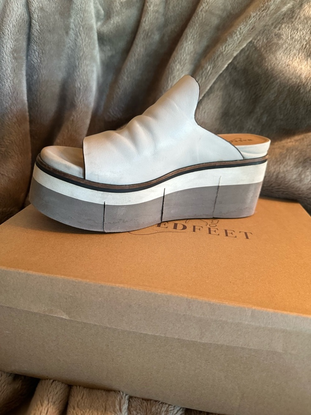 Naked Feet “Flow” Mist- White and Gray Platform Slide - Picture 3 of 4